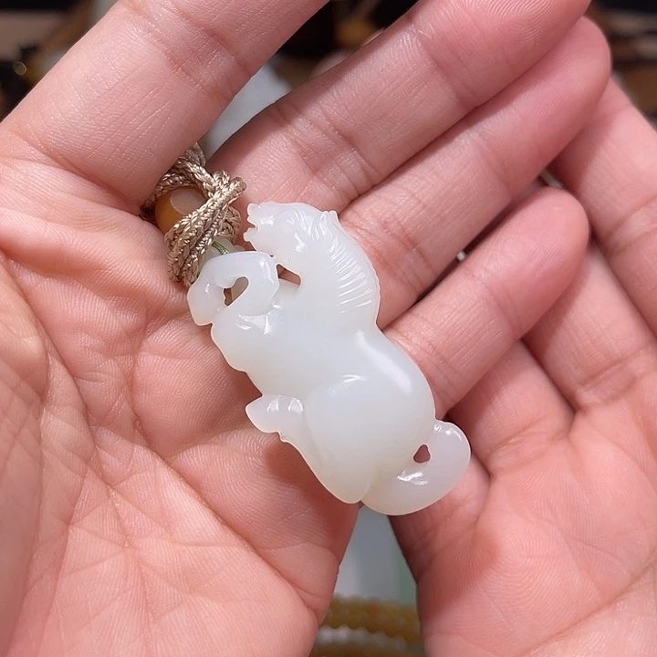 用***2和田玉未镶嵌颈饰