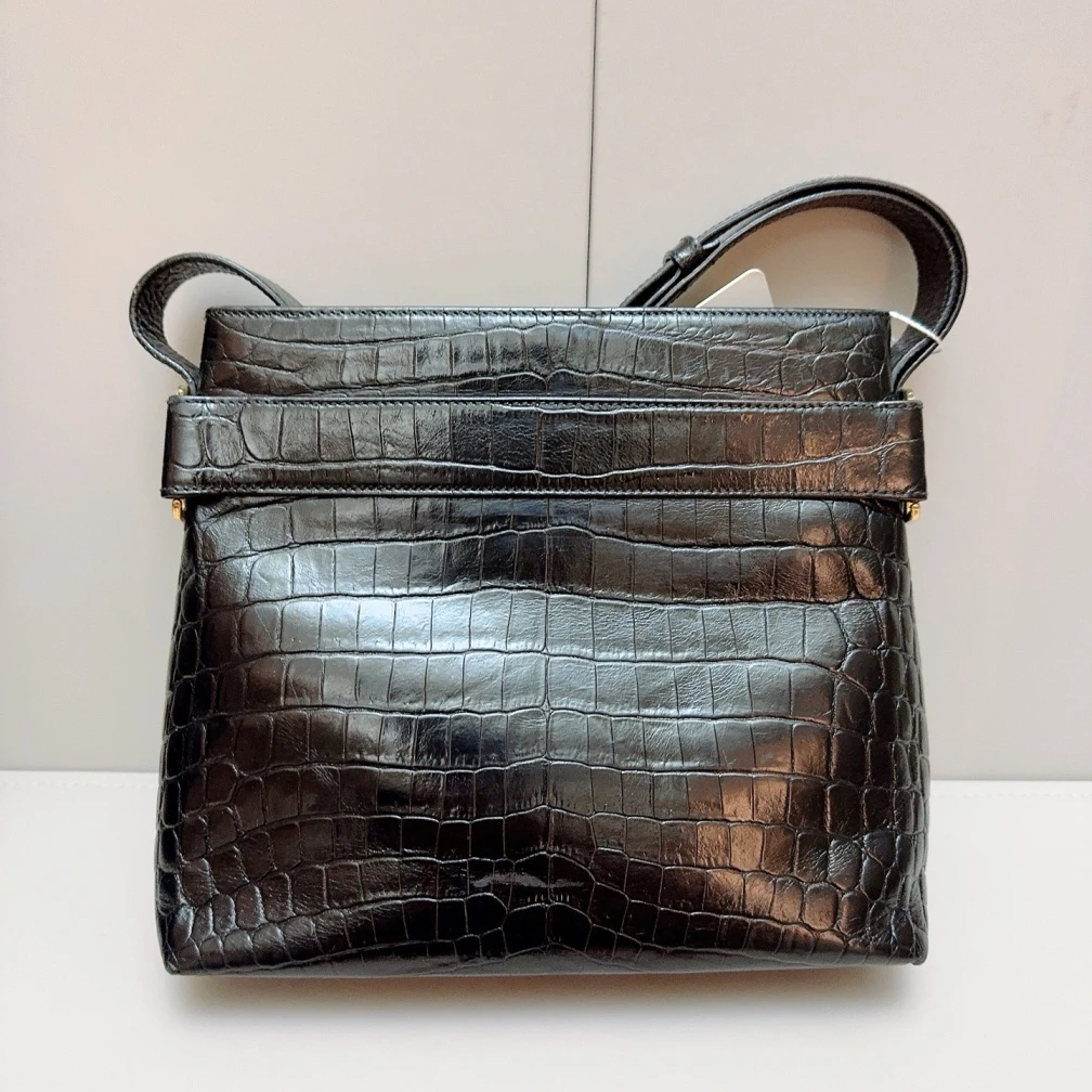 95新 FERRAGAMO/菲拉格慕  黑色鳄压单肩包 1486 6670