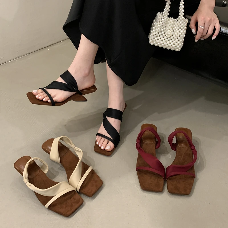 黑色小众方头坡跟凉拖鞋女2025春夏新款不累脚百搭气质高跟一字拖