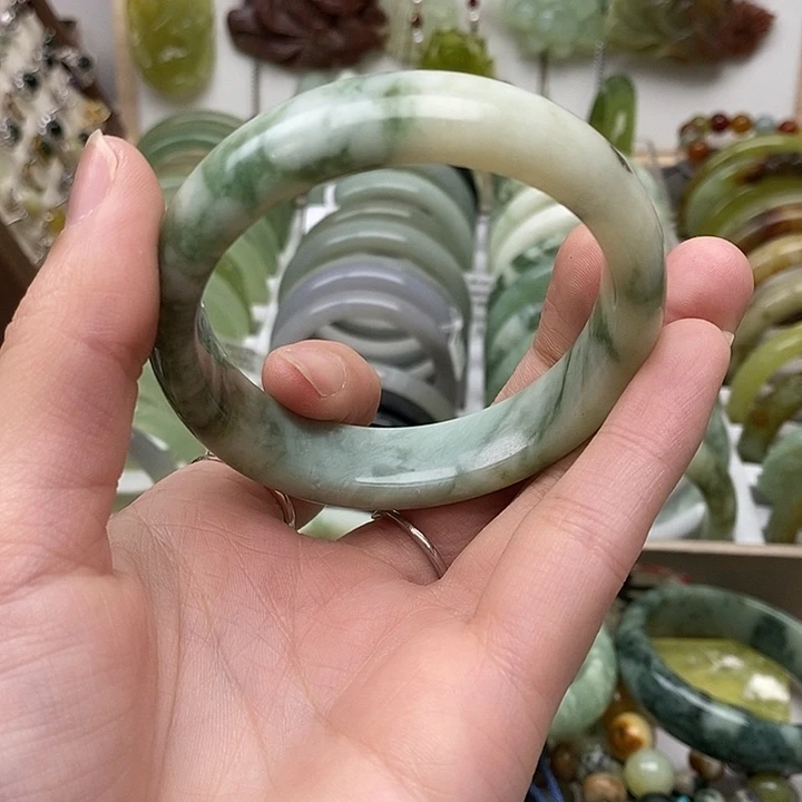蛇纹石玉手镯未镶嵌