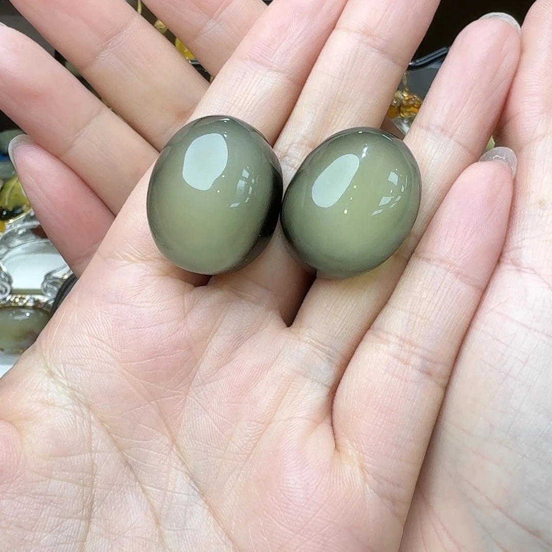 裸石琥珀未镶嵌耳坠