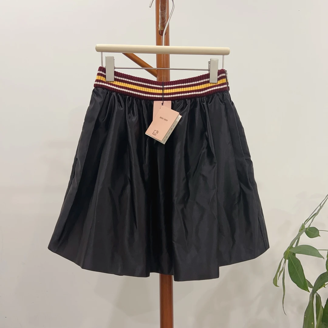 全新未使用 MIU MIU/缪缪 裙子 尺码40成色看直播 GSL2750