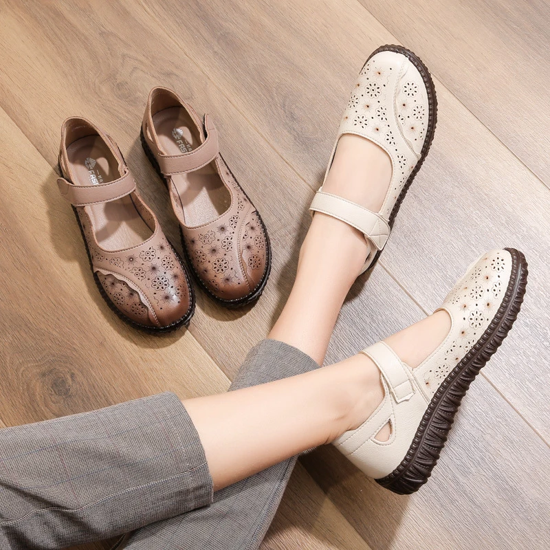 新款夏季妈妈鞋舒适软底透气镂空洞洞凉鞋平底中老年人女单鞋老人