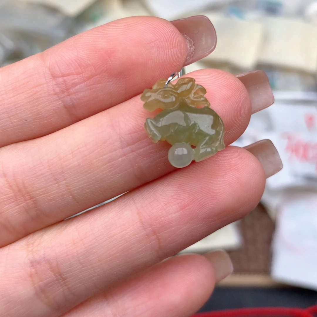 未镶嵌挂件翡翠……