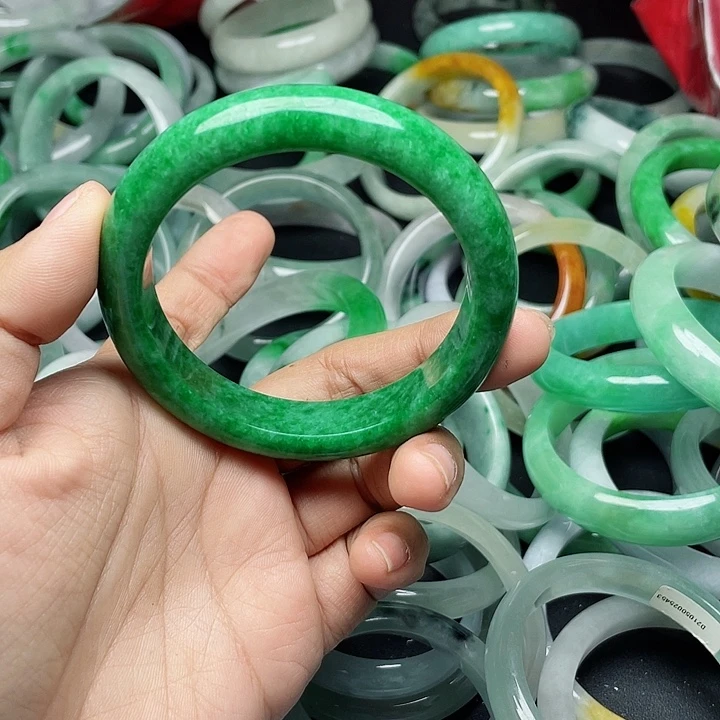 未镶嵌手镯翡翠思*