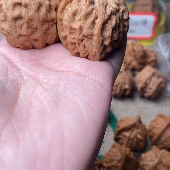 Y***`文玩核桃吊坠红锦鲤