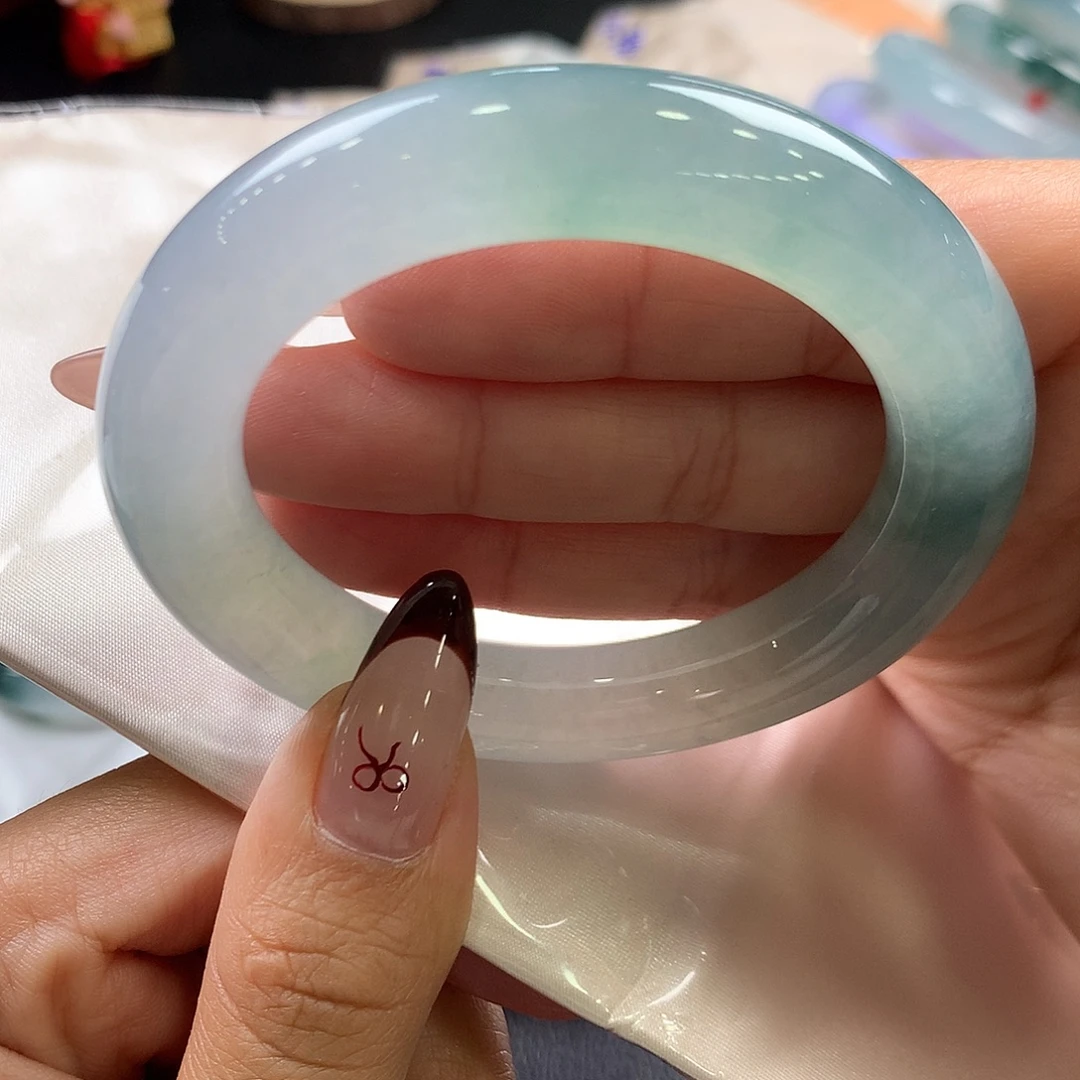 翡翠未镶嵌手镯（圆镯）24号冰胶起光胖圆条0包容