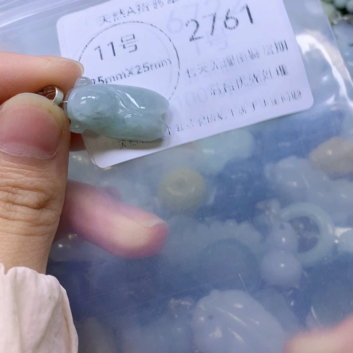 翡翠足银镶嵌颈饰翡翠