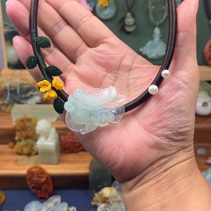 蛇纹石玉合金吊坠