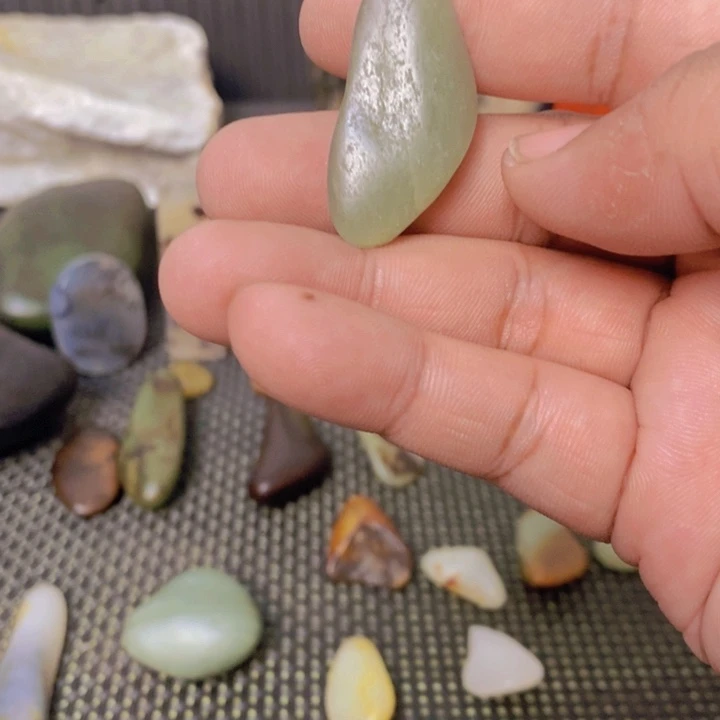 颈饰未镶嵌和田玉（糖玉）