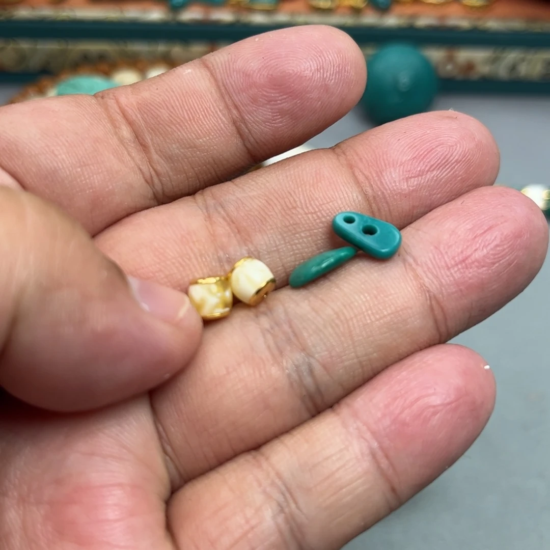 未镶嵌琥珀珠宝奇石18