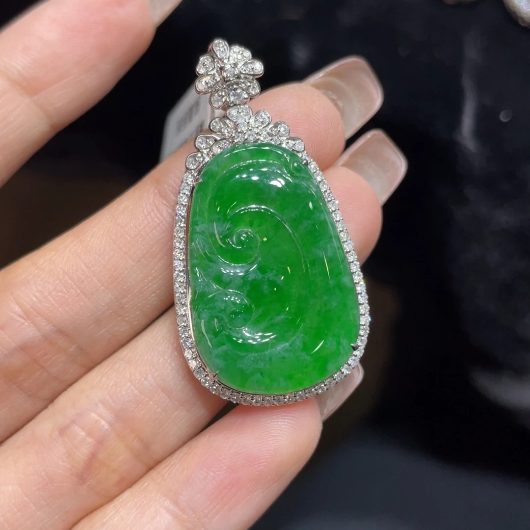 翡翠颈饰18K金镶嵌天然缅甸翡翠