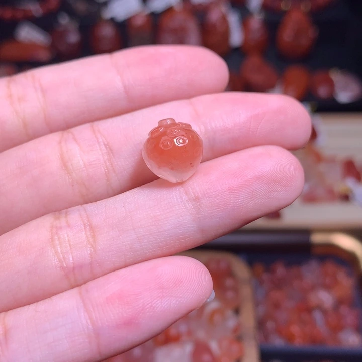 南红玛瑙未镶嵌珠宝半成品草莓