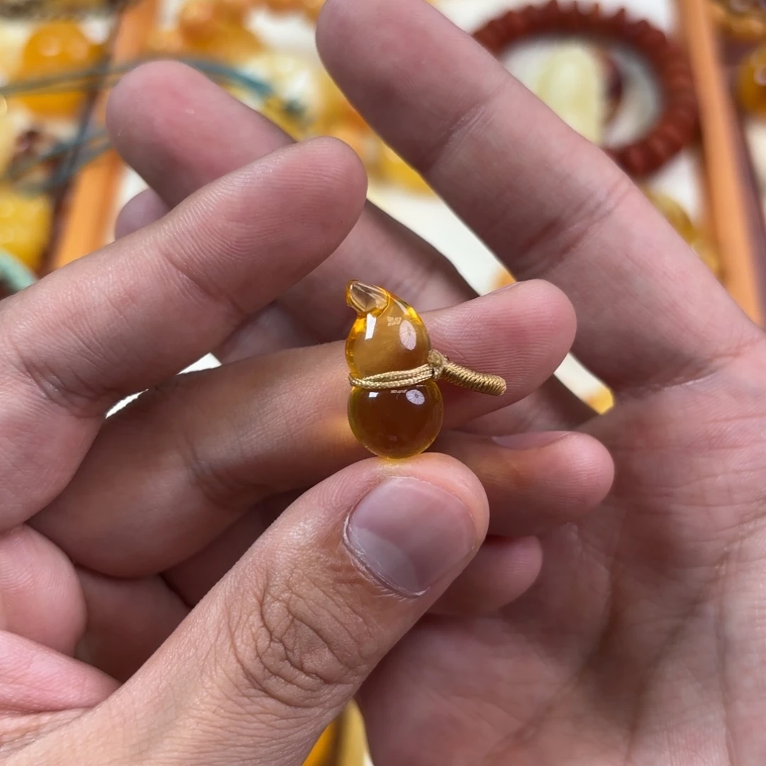 未镶嵌蜜蜡裸石M****?葫芦