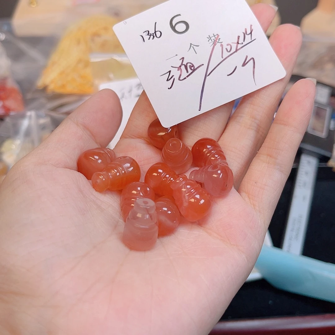 南红玛瑙未镶嵌珠宝半成品6 。