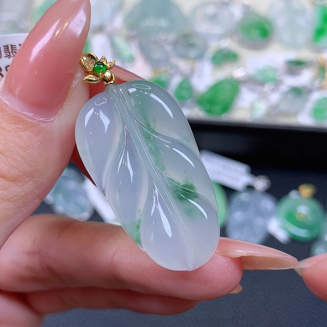 翡翠18K金镶嵌颈饰
