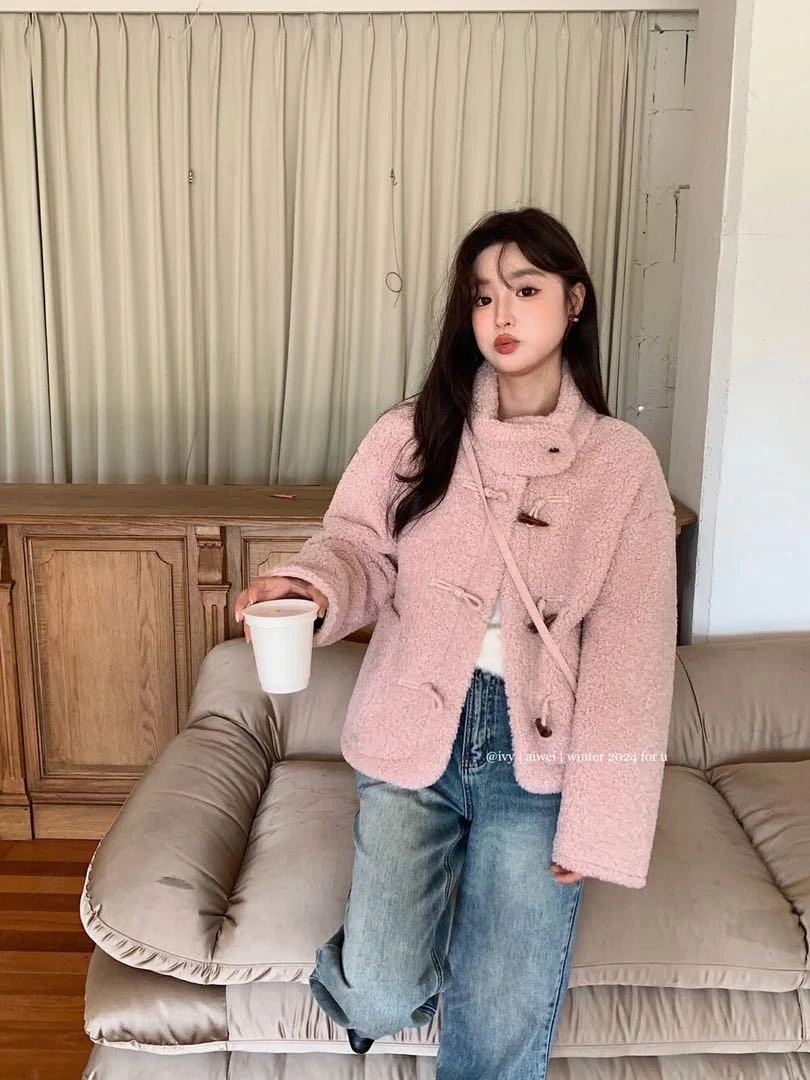 【粉丝福利】暖呼呼冬季韩系百搭保暖复古牛角扣仿皮毛一体短外套女