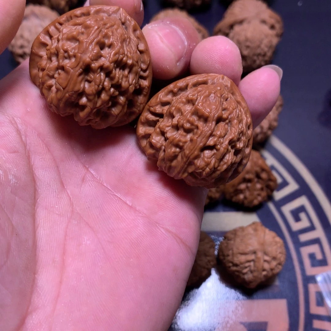 文玩核桃把件三角白38