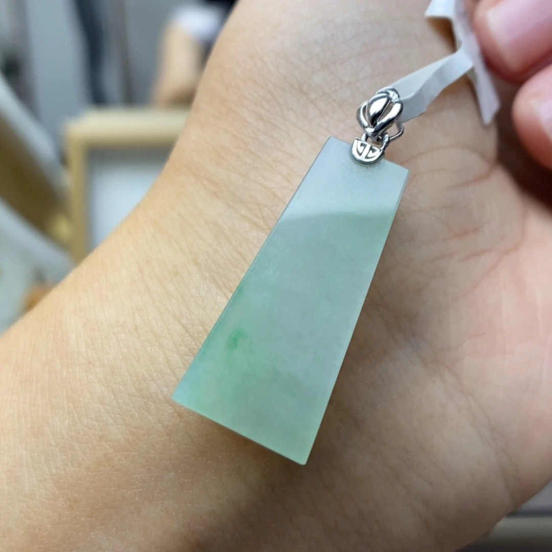 【闪购商品】颈饰18K金镶嵌翡翠23