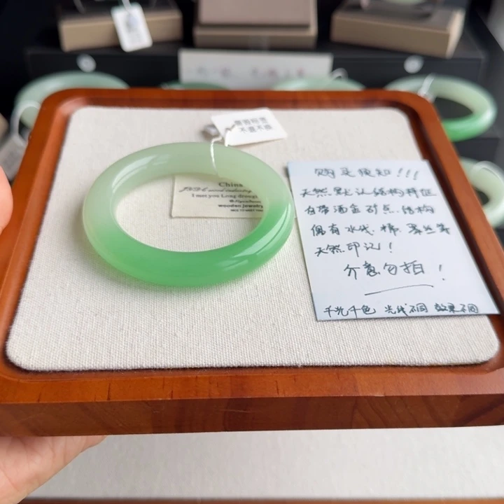 ****马非金属全脂54.4开板俏翠胖圆手镯