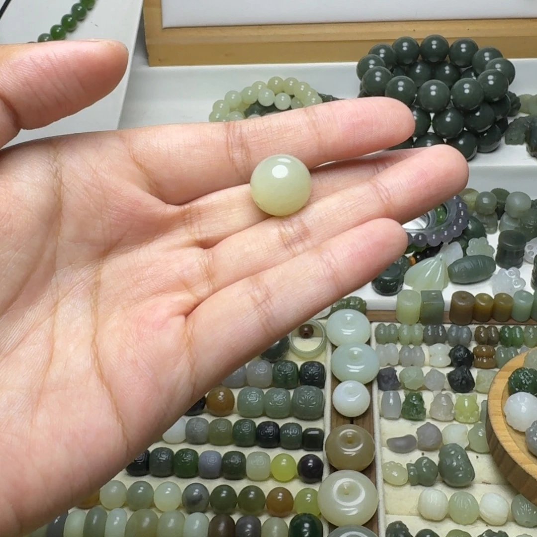 哈***塔和田玉未镶嵌珠宝半成品和田玉新疆料单珠15mm