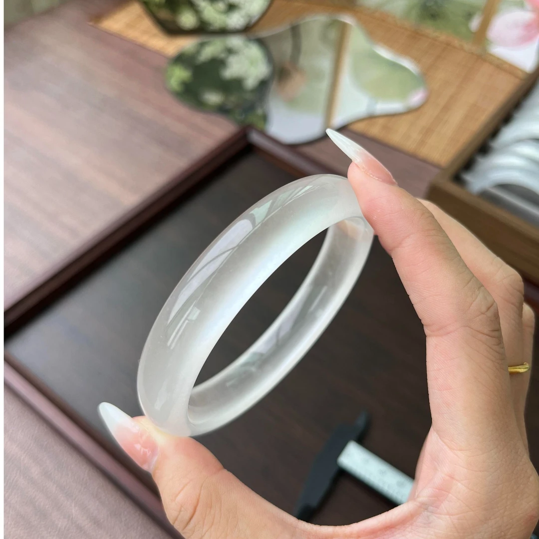 百搭不挑人白月光高冰气质显白夏日必备手镯（多样性发货发其一）