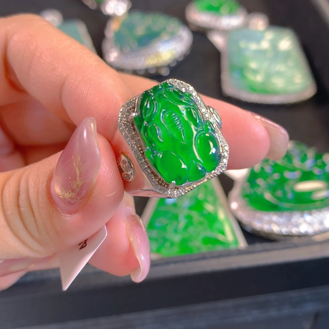 翡翠颈饰银S925镶嵌翡翠