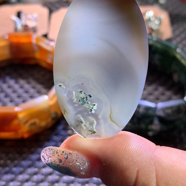 赵***.未镶嵌颈饰玛瑙/玉髓