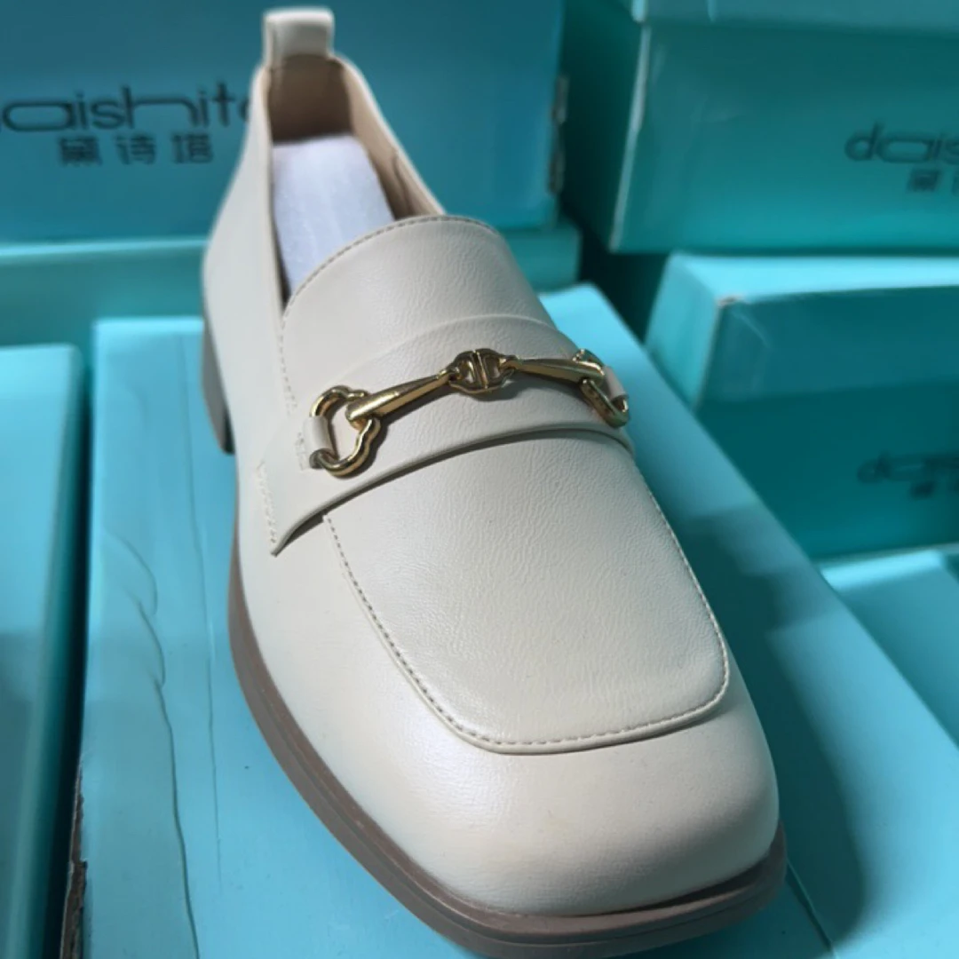 牛牛鞋贸，听主播口令下单默认微瑕