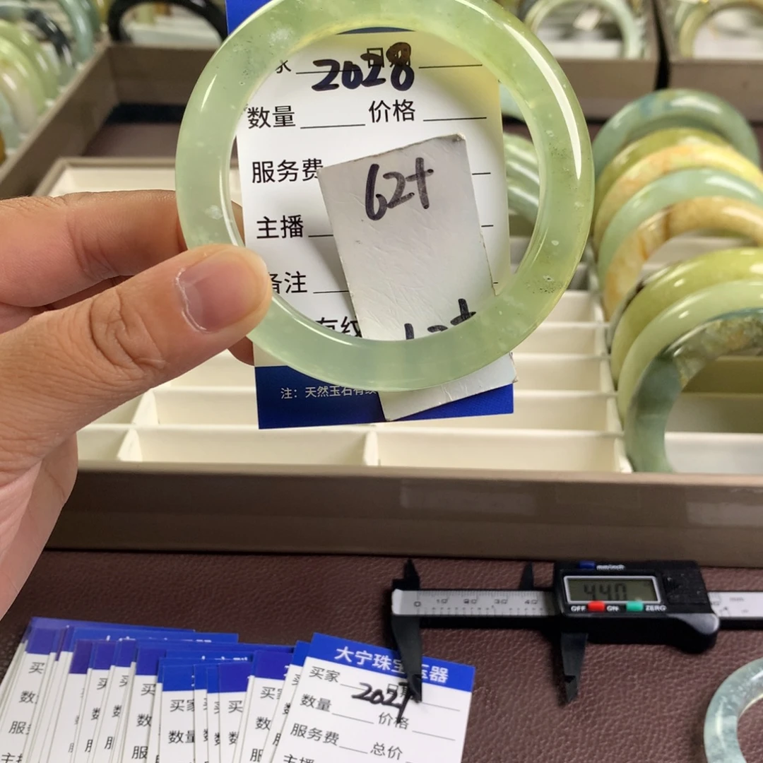 未镶嵌蛇纹石玉手镯228
