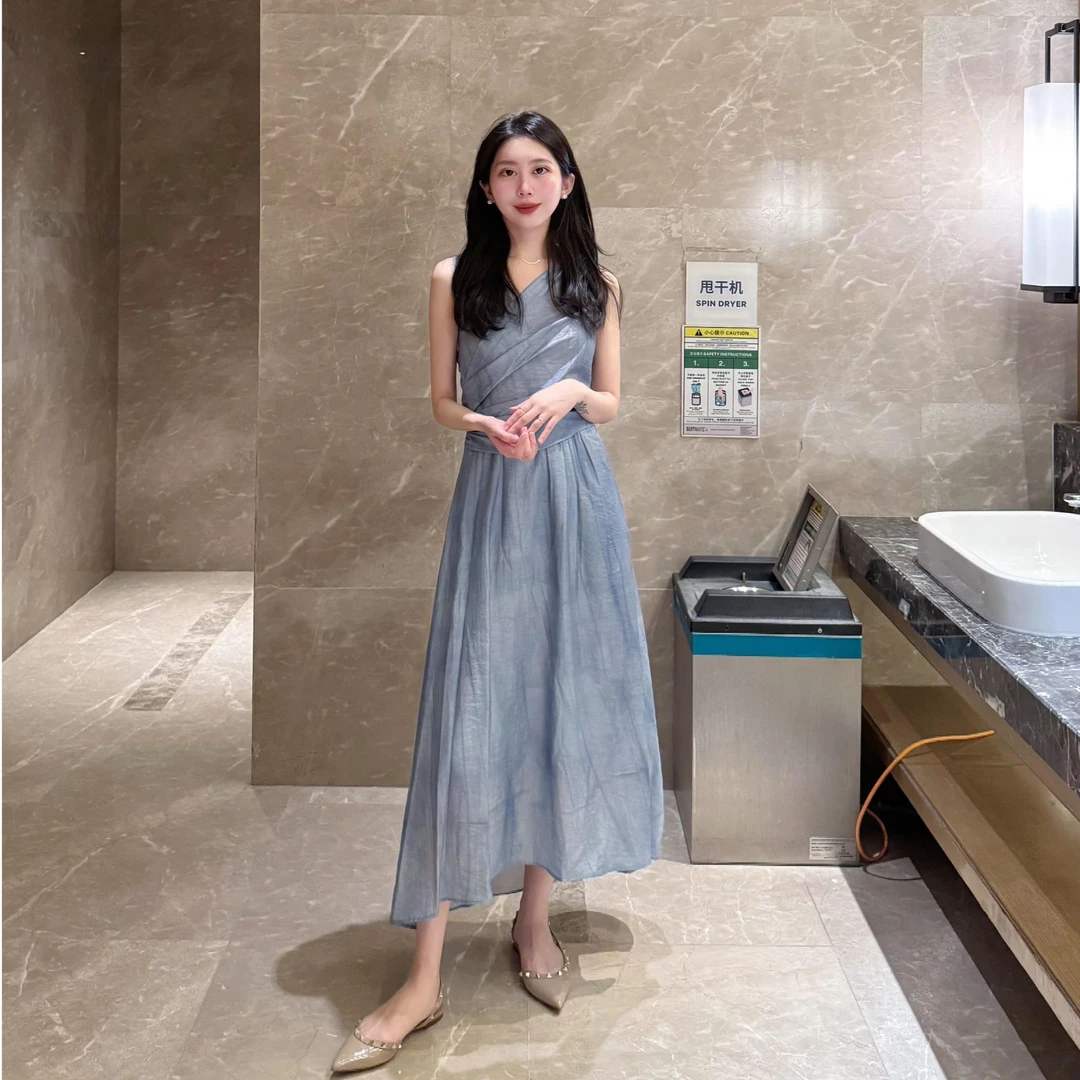 海边度假风无袖连衣裙子女夏季2025新款高级感大摆收腰显瘦长裙子