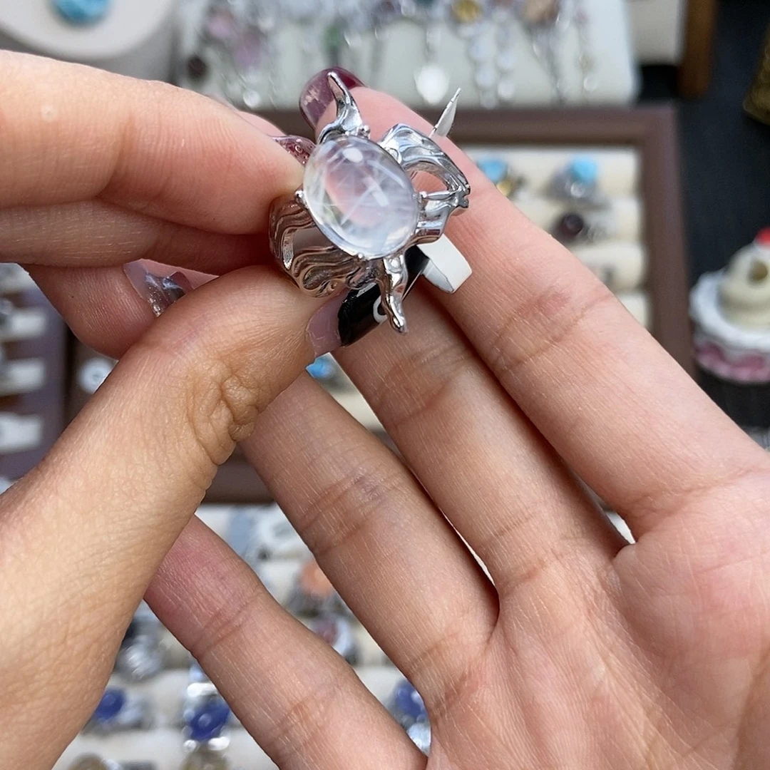 水晶戒指银S925镶嵌驼*、蓝针
