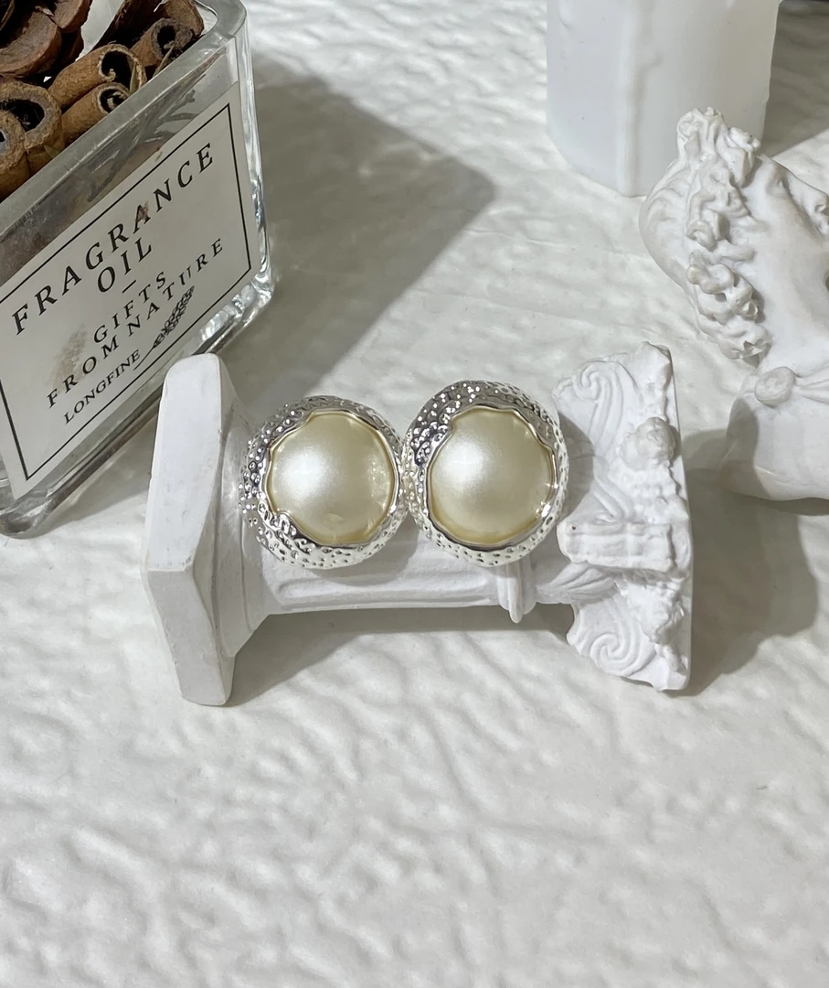 钛钢耳饰 钛钢耳环 LARVINA法式复古白色百搭耳环