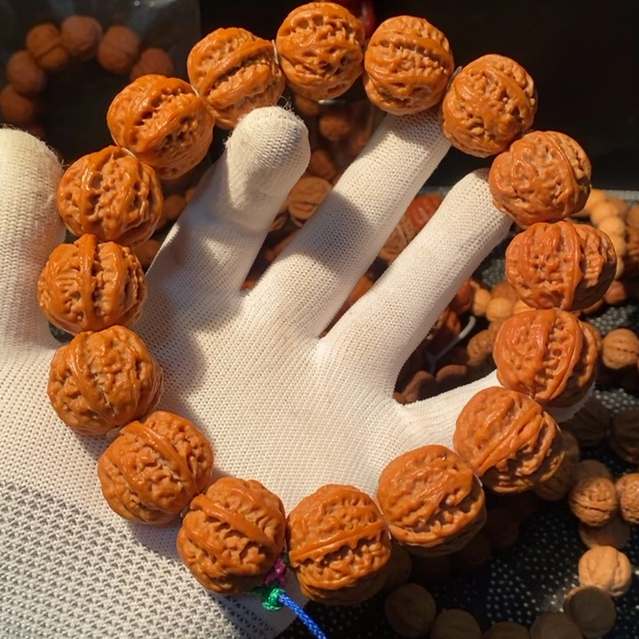 文玩核桃手串……40
