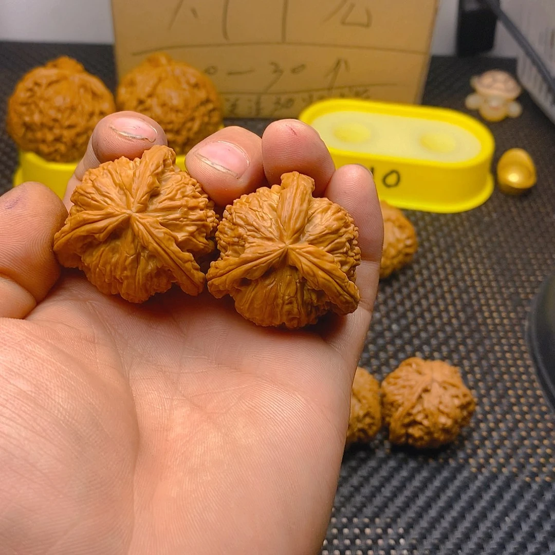 手***8文玩核桃三棱炸炸炸炸炸