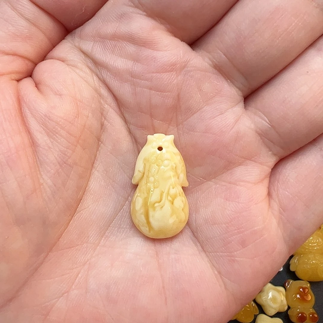 ****懒未镶嵌琥珀珠宝奇石
