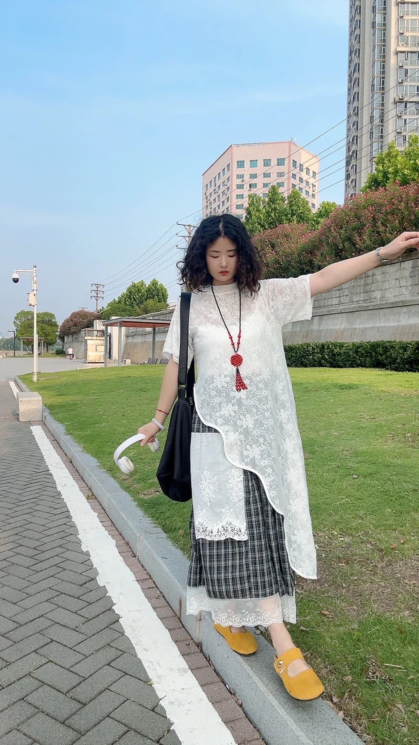 现货两件套设计感慵懒风蕾丝上衣搭配格子半身裙夏季穿搭