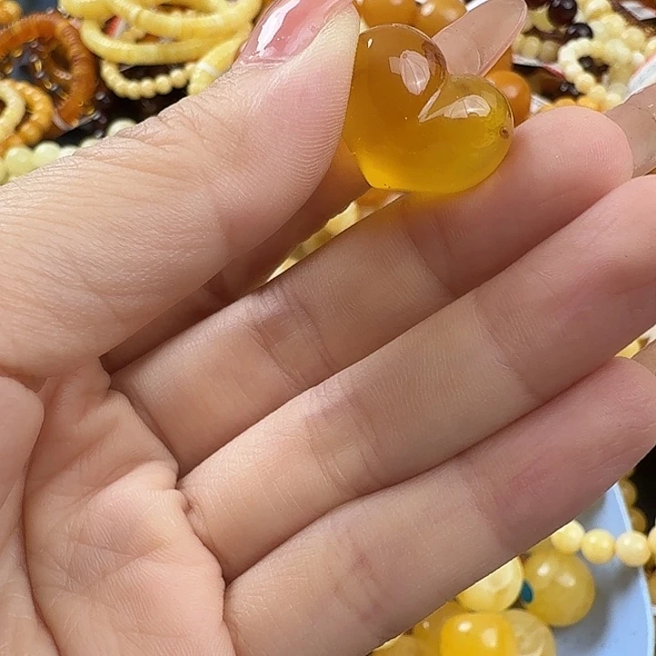 琥珀未镶嵌珠宝奇石