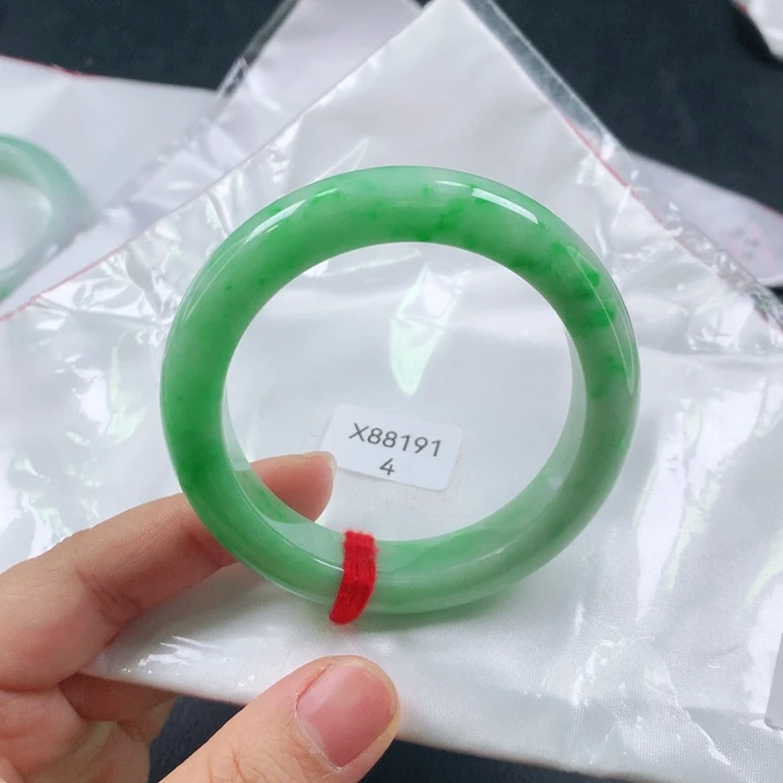 翡翠手镯未镶嵌03。