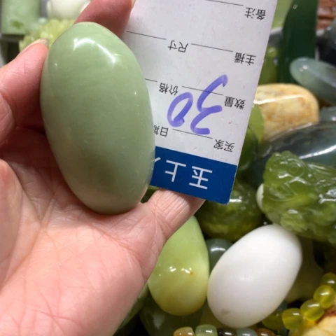 晴***里蛇纹石玉未镶嵌手把件