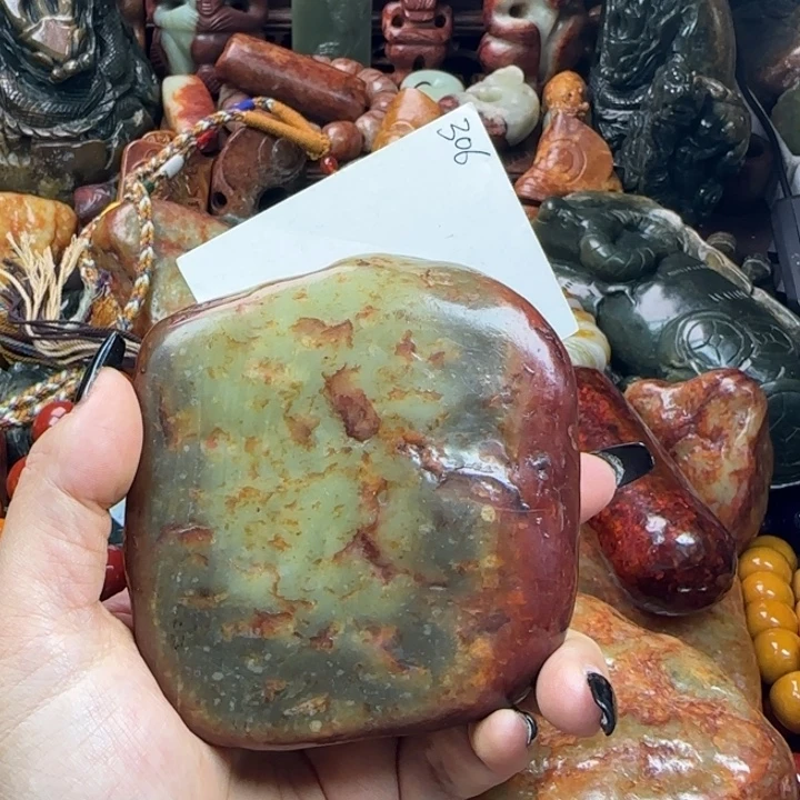 未镶嵌透闪石质玉珠宝奇石
