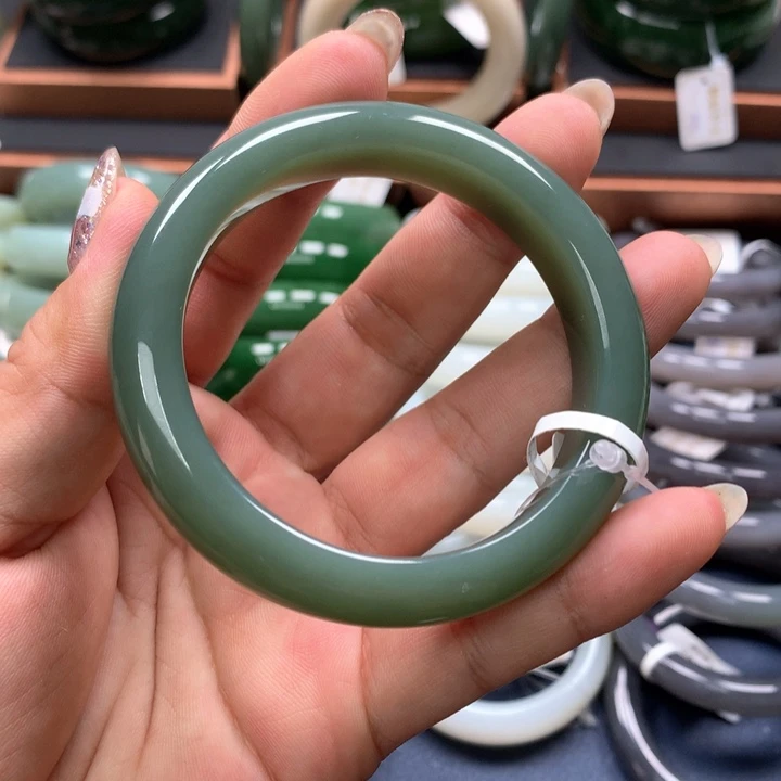 【闪购商品】未镶嵌手镯和田玉
