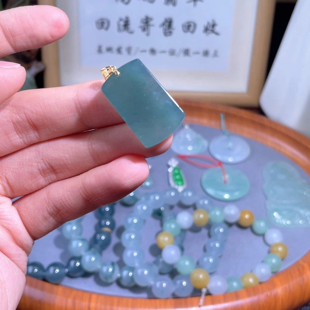 翡翠18K金镶嵌颈饰吊坠28