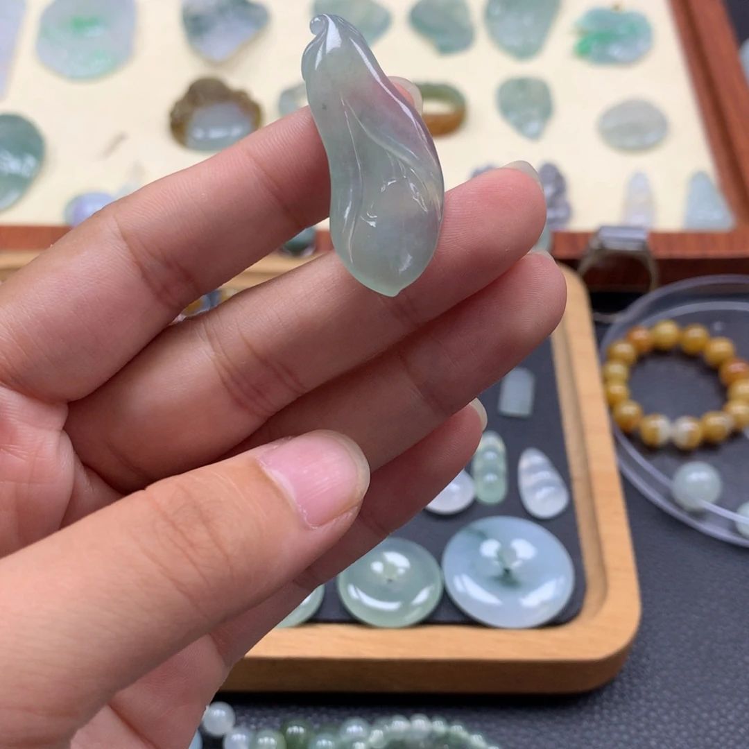颈饰未镶嵌翡翠玉兰花