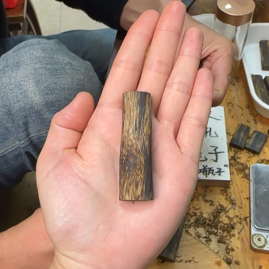 沉香吊坠素牌绿奇8.6克