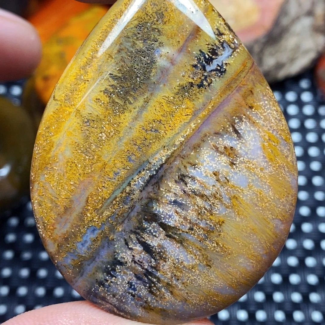 未镶嵌颈饰玛瑙/玉髓刚*