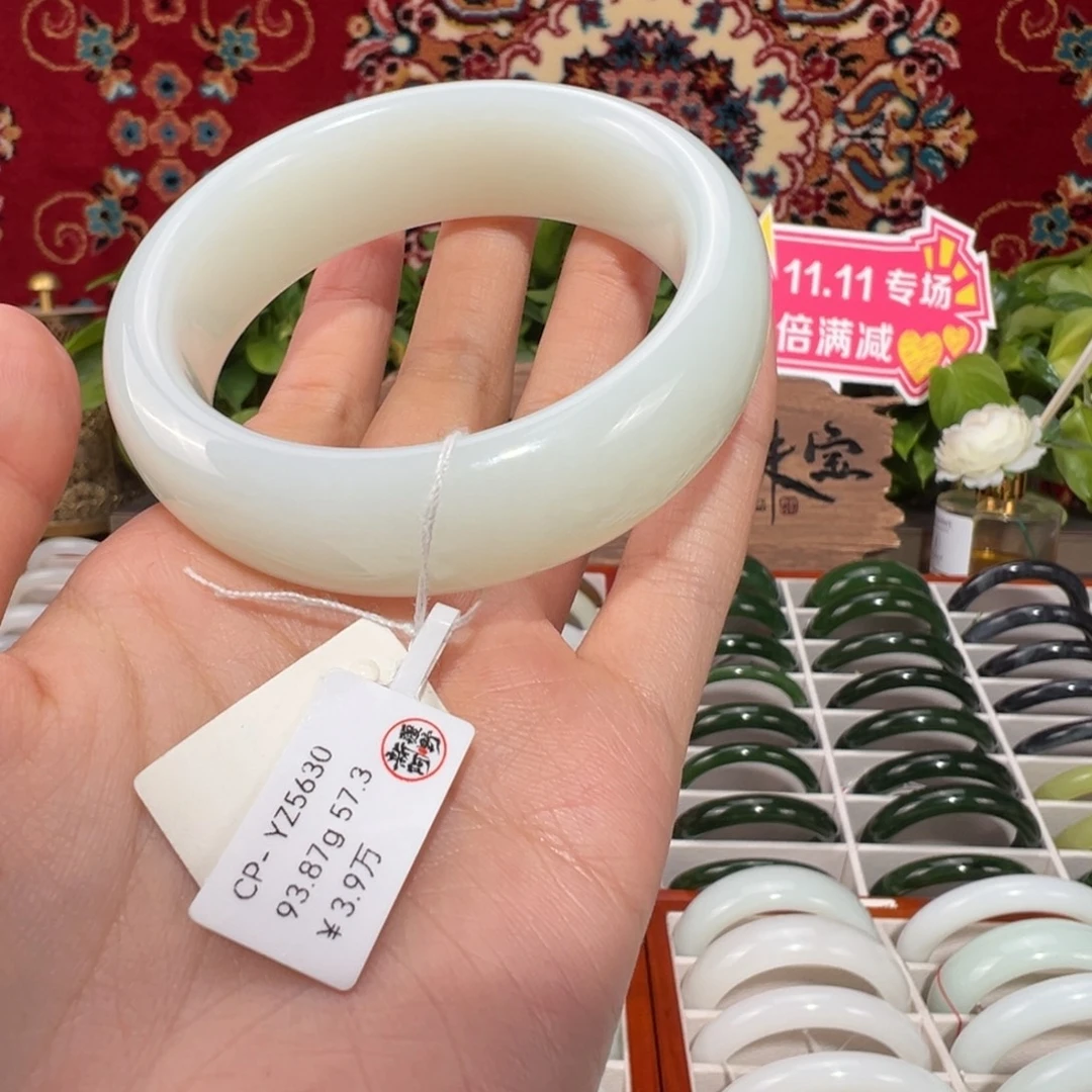 和田玉未镶嵌手镯优雅羊脂白玉手镯