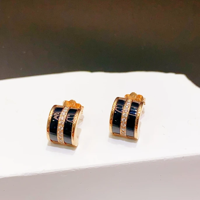 18K黑色玛瑙小蛮腰耳钉2.94克