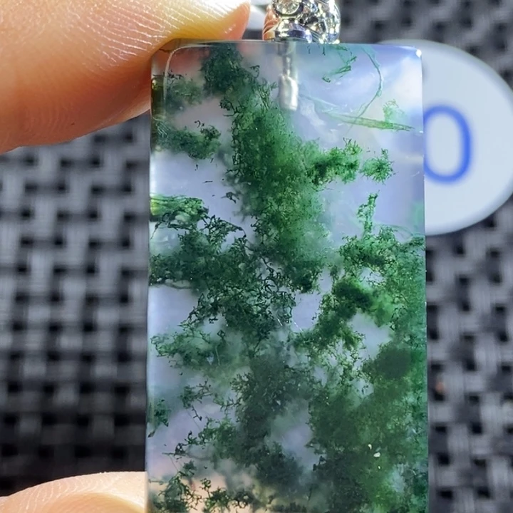 未镶嵌颈饰玛瑙/玉髓默**?