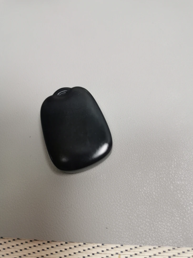 新疆和田玉墨玉面包毛孔30克左右